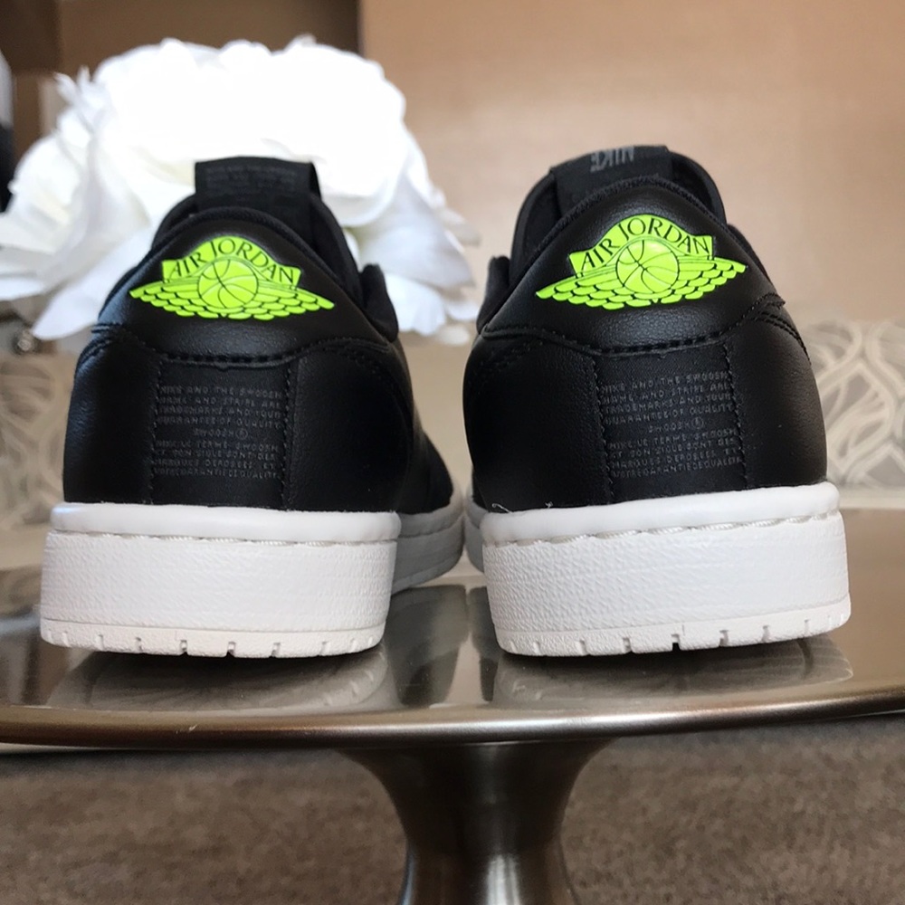 WOMEN’S AIR JORDAN 1 RET LOW - Picture 5 of 10